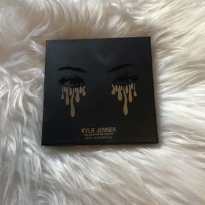 Kylie Cosmetics Makeup - Kylie eyeshadow palette Kylie Cosmetics Makeup - Kylie eyeshadow palette